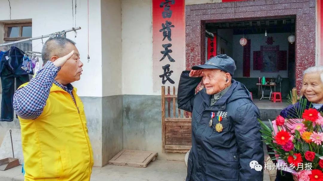 李建華與抗戰(zhàn)老兵的故事:為英雄盡孝道,為后世傳善行